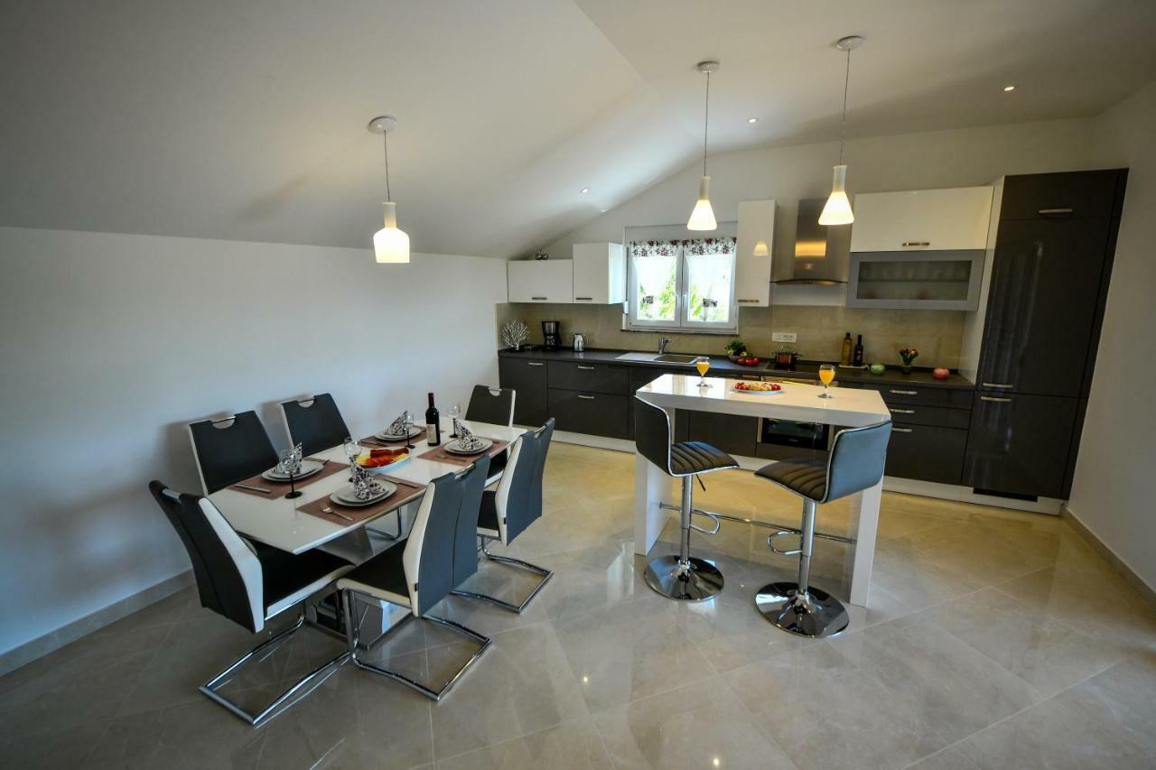 Cambi Lux Apartment Otok  Ngoại thất bức ảnh